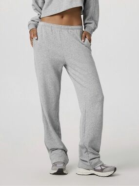 Vuori Sedona Straight Leg Sweatpant - Light Heather Grey